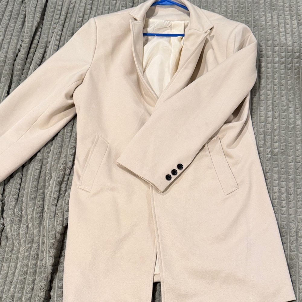 Men’s lightweight cream peacoat